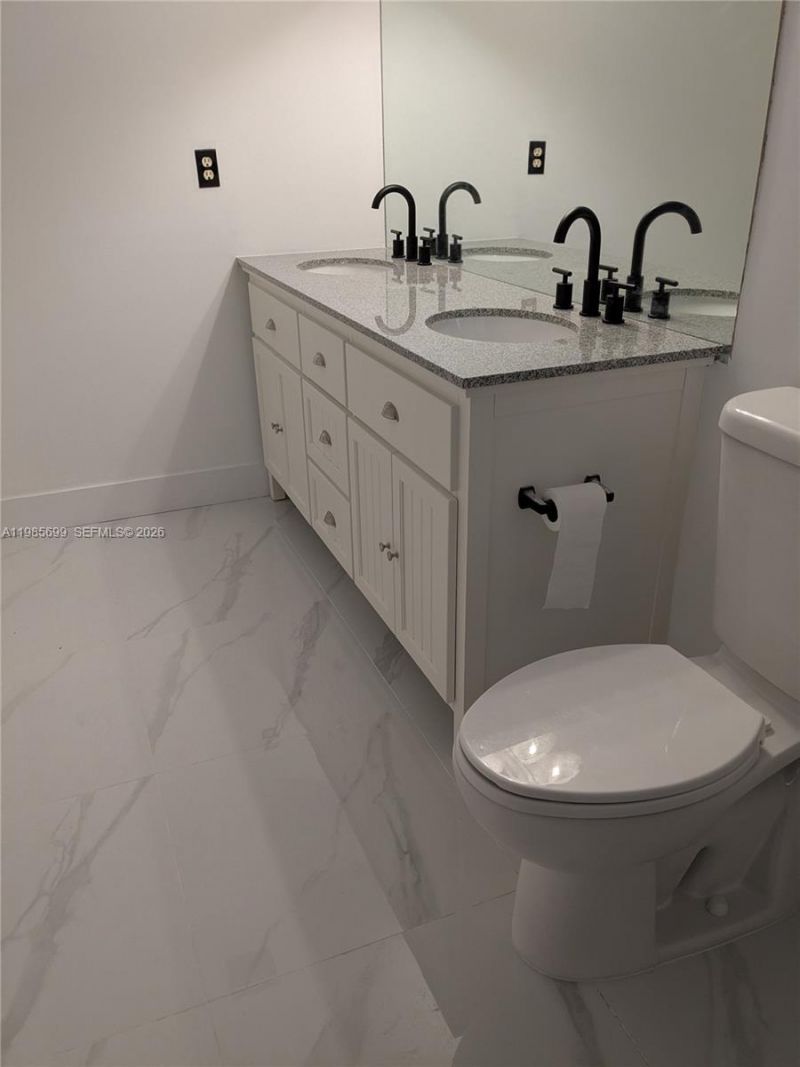 601 Ives Dairy Rd , Unit 103-8, Miami, FL 33179 Photo