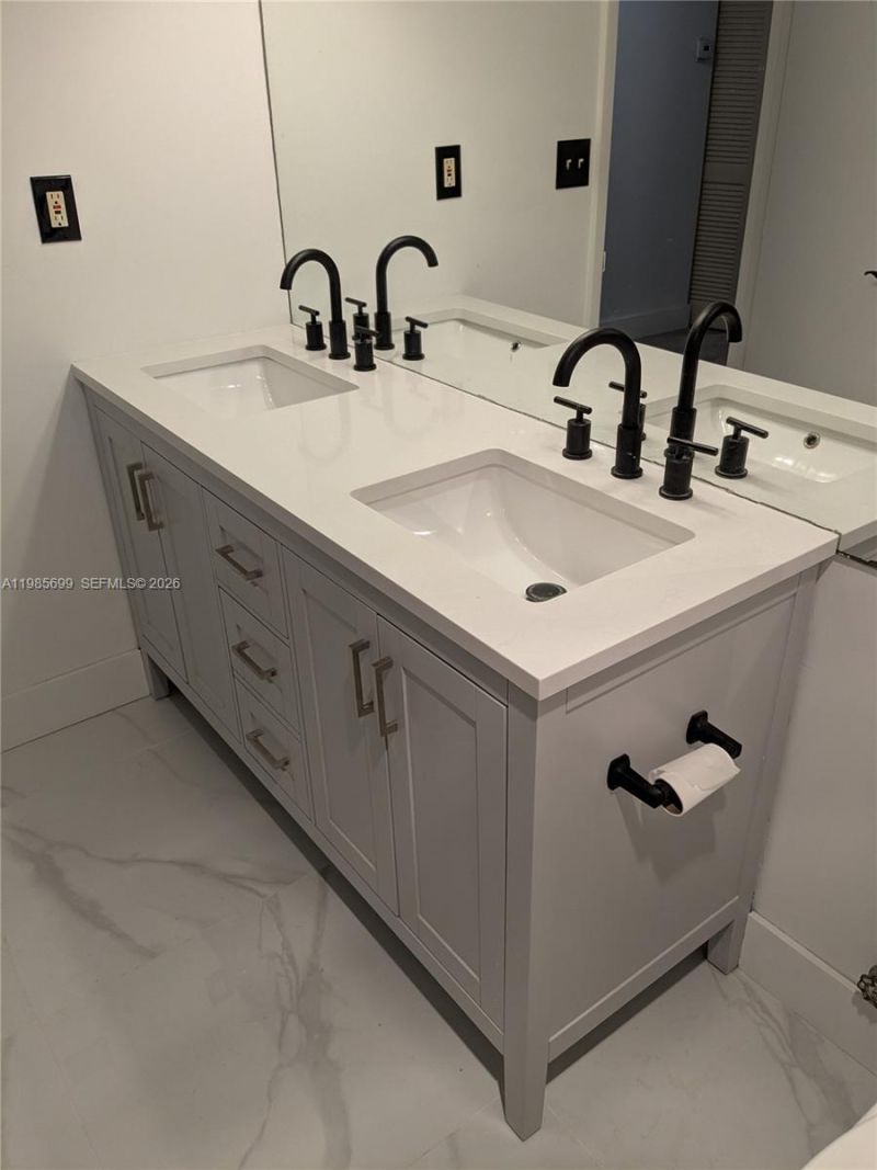 601 Ives Dairy Rd , Unit 103-8, Miami, FL 33179 Photo