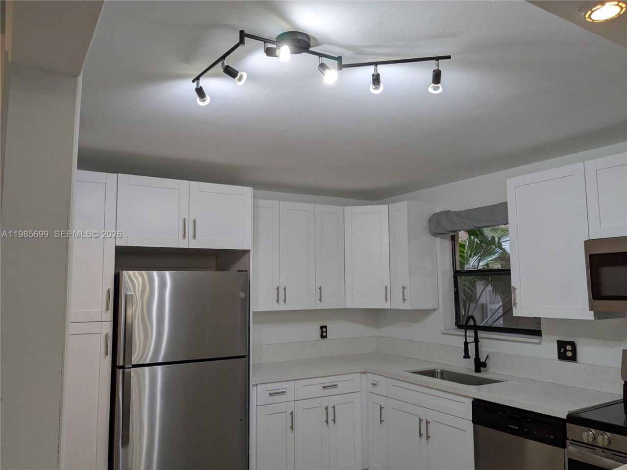 601 Ives Dairy Rd , Unit 103-8, Miami, FL 33179 Photo