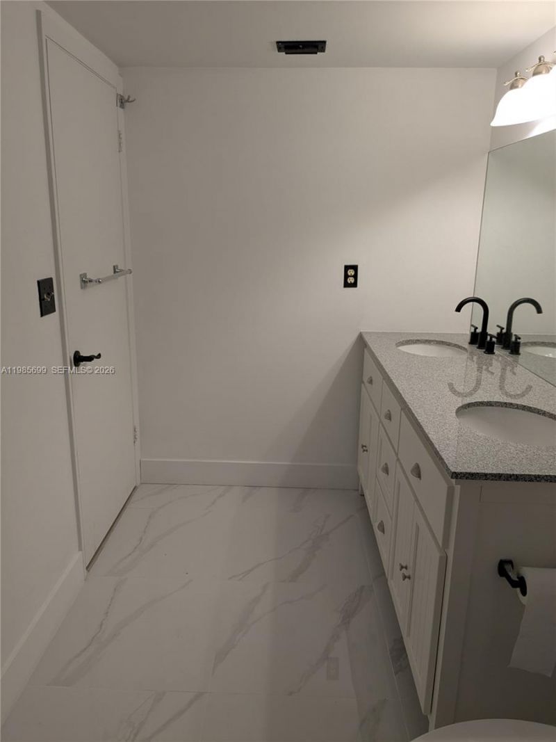 601 Ives Dairy Rd , Unit 103-8, Miami, FL 33179 Photo