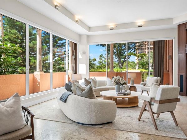 10 Edgewater Dr , Unit Lanai Sout, Coral Gables, FL 33133