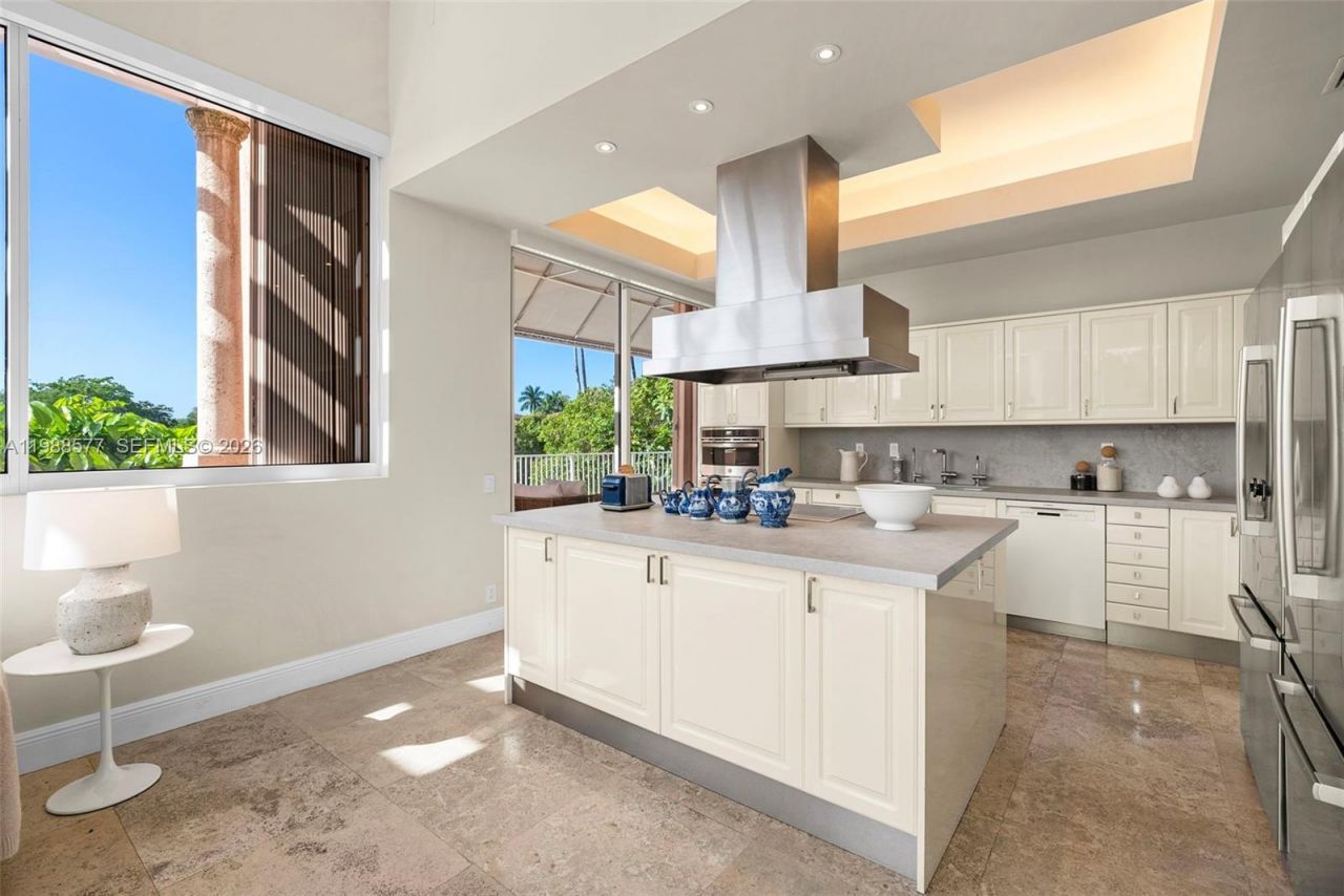 10 Edgewater Dr , Unit Lanai Sout, Coral Gables, FL 33133 Photo