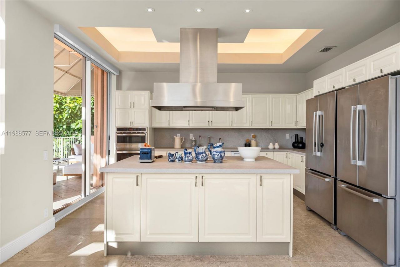 10 Edgewater Dr , Unit Lanai Sout, Coral Gables, FL 33133 Photo