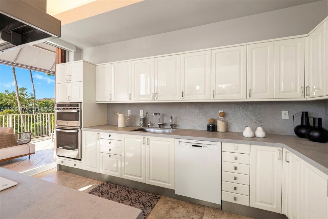 10 Edgewater Dr , Unit Lanai Sout, Coral Gables, FL 33133 Photo