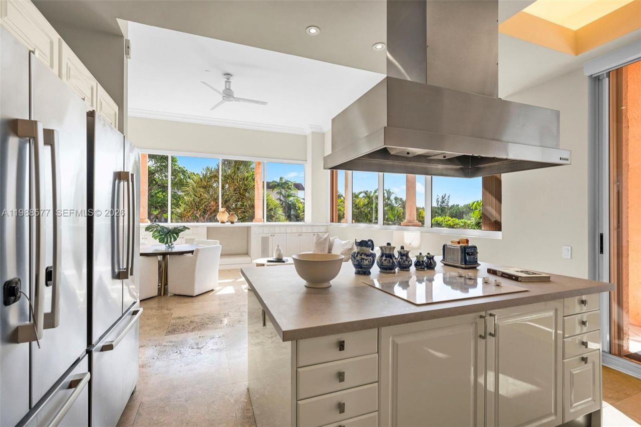 10 Edgewater Dr , Unit Lanai Sout, Coral Gables, FL 33133 Photo