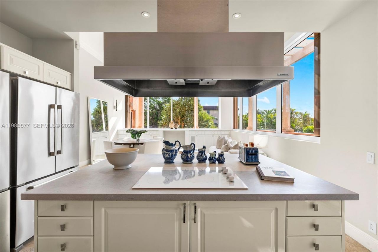 10 Edgewater Dr , Unit Lanai Sout, Coral Gables, FL 33133 Photo