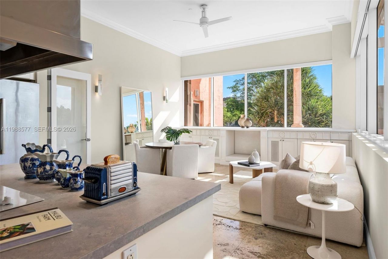 10 Edgewater Dr , Unit Lanai Sout, Coral Gables, FL 33133 Photo