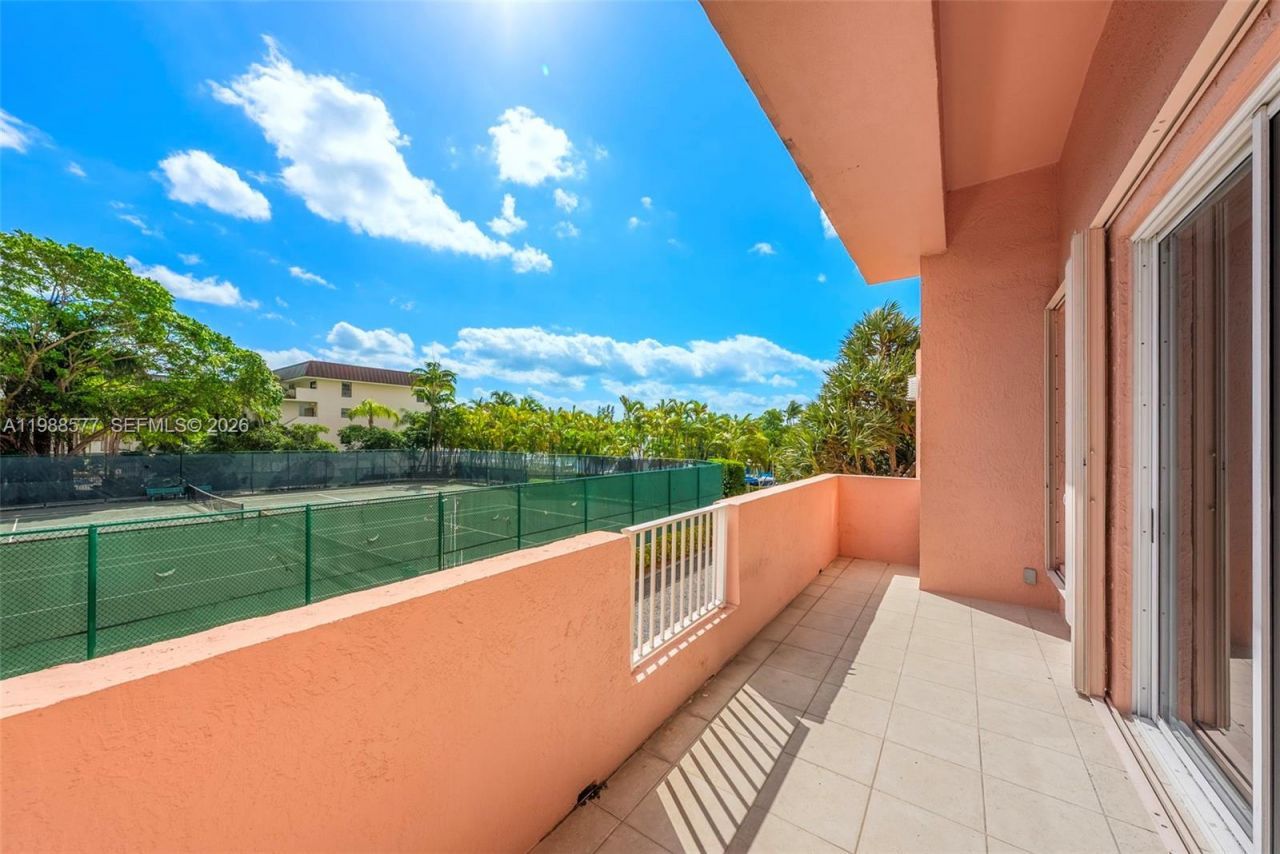 10 Edgewater Dr , Unit Lanai Sout, Coral Gables, FL 33133 Photo