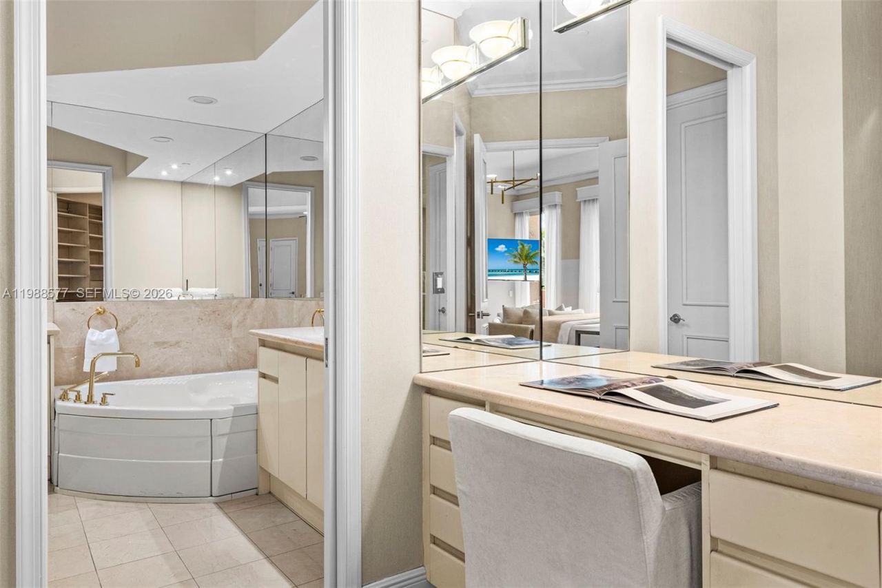 10 Edgewater Dr , Unit Lanai Sout, Coral Gables, FL 33133 Photo