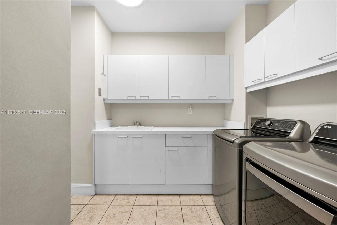 10 Edgewater Dr , Unit Lanai Sout, Coral Gables, FL 33133 Photo