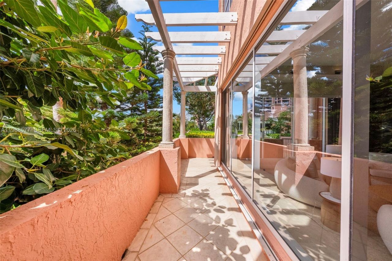 10 Edgewater Dr , Unit Lanai Sout, Coral Gables, FL 33133 Photo