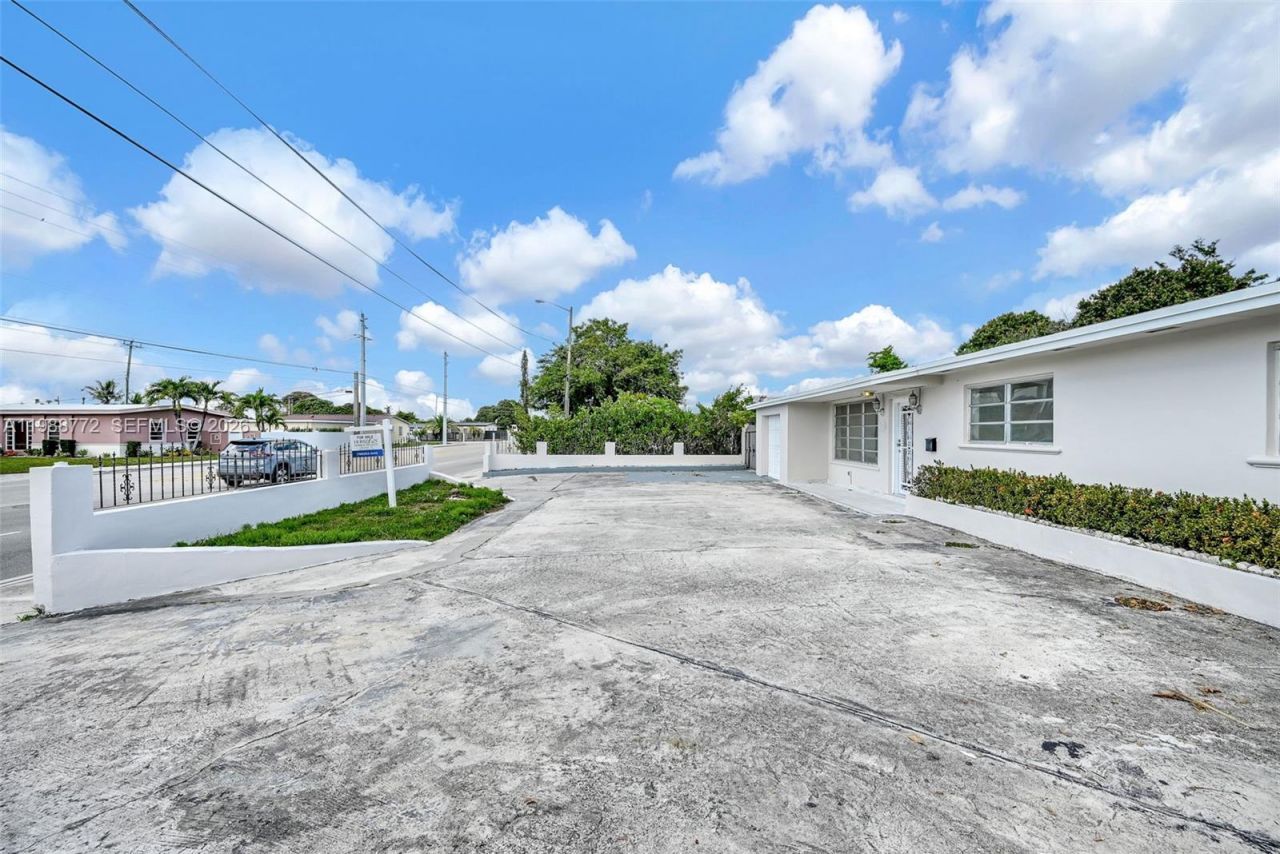 6325 W 12th Ave , Hialeah, FL 33012 Photo