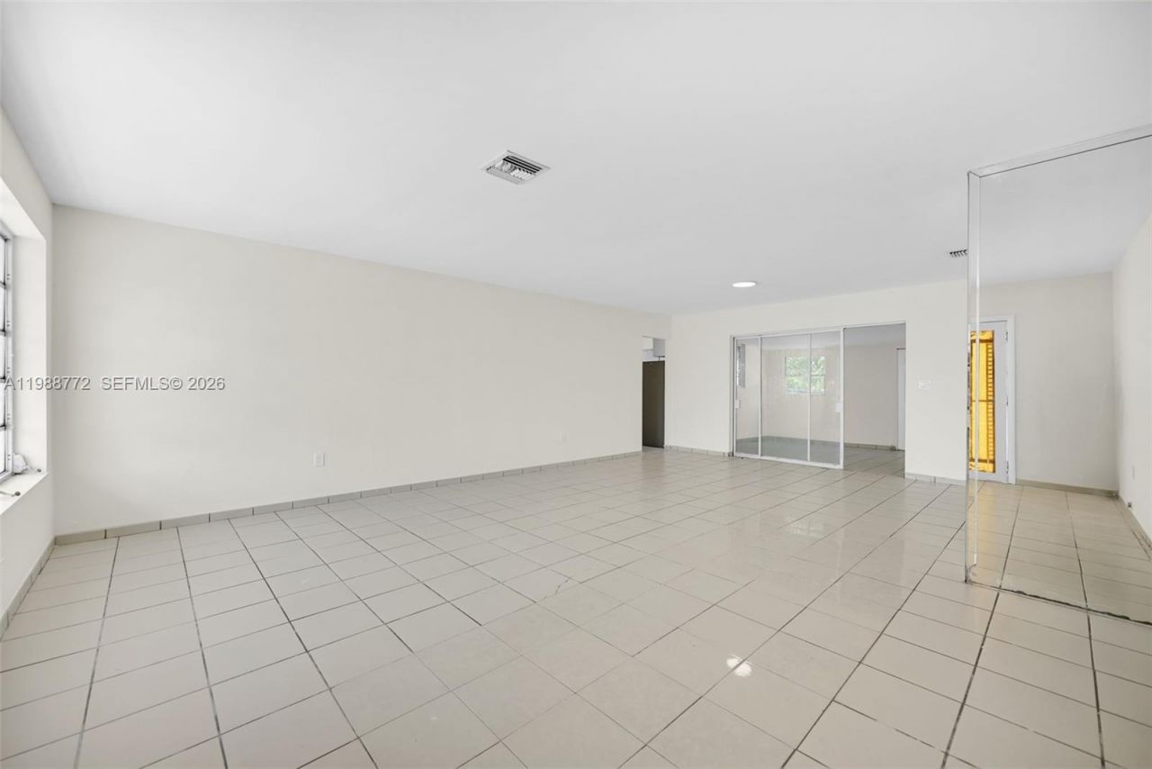 6325 W 12th Ave , Hialeah, FL 33012 Photo