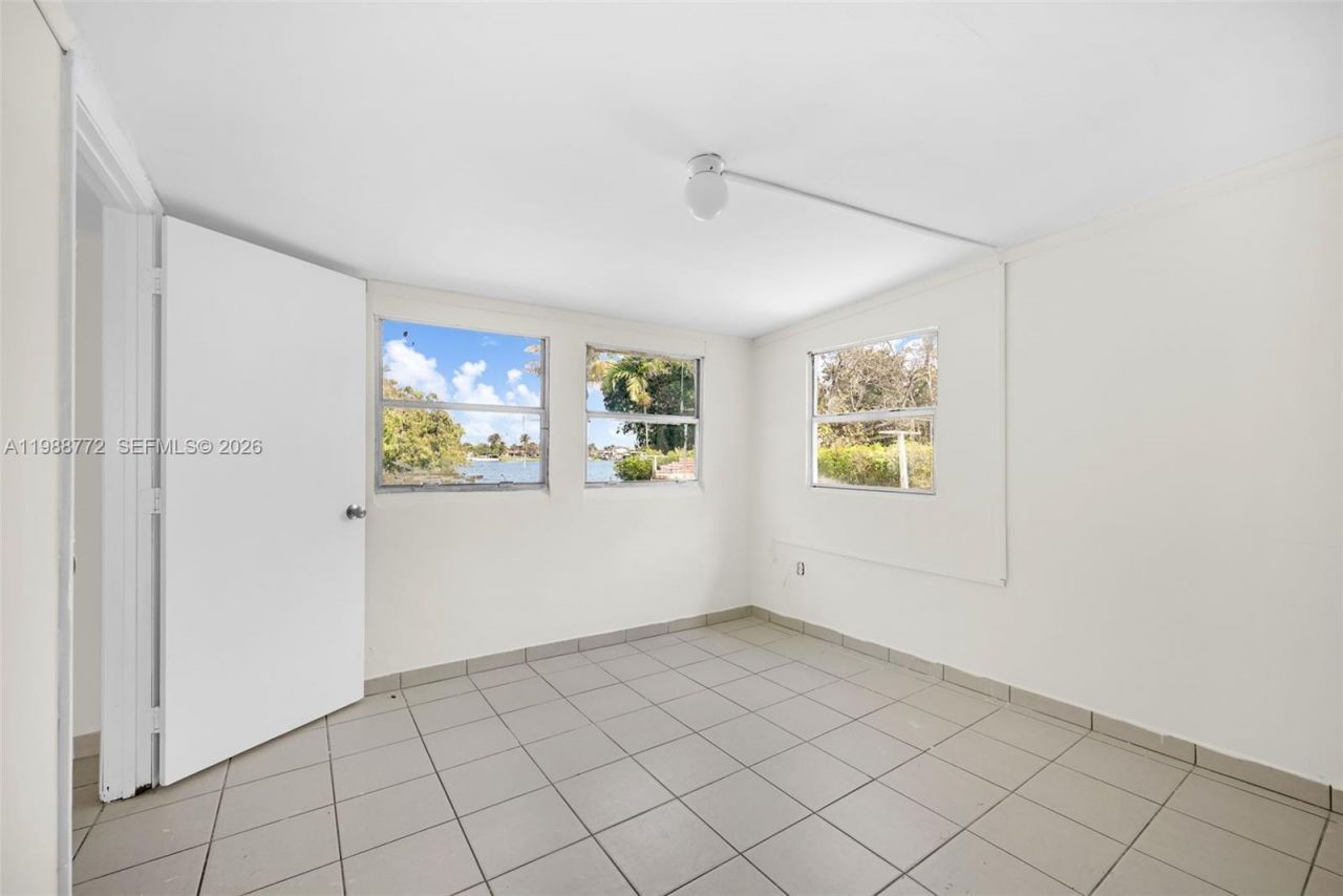 6325 W 12th Ave , Hialeah, FL 33012 Photo