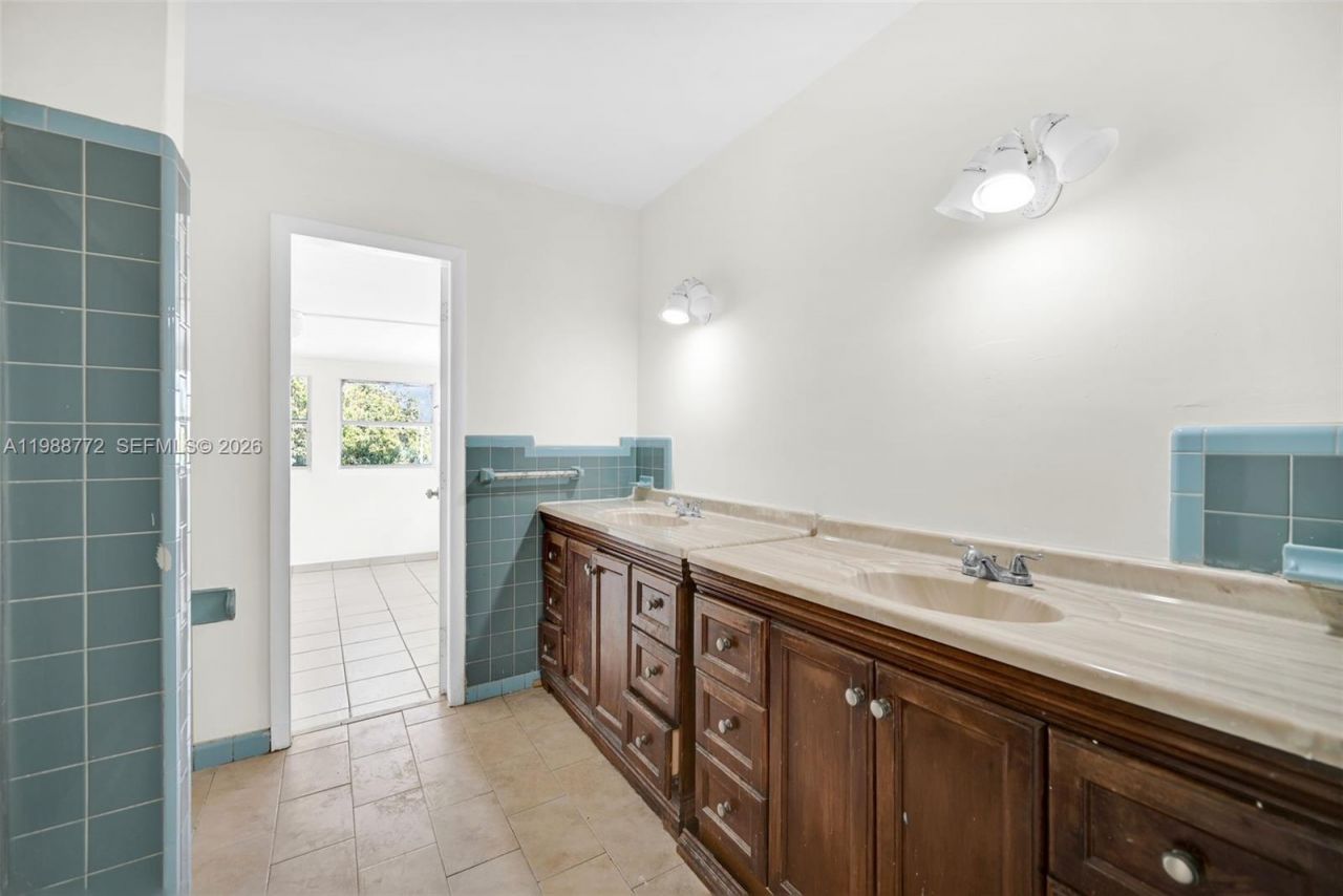 6325 W 12th Ave , Hialeah, FL 33012 Photo