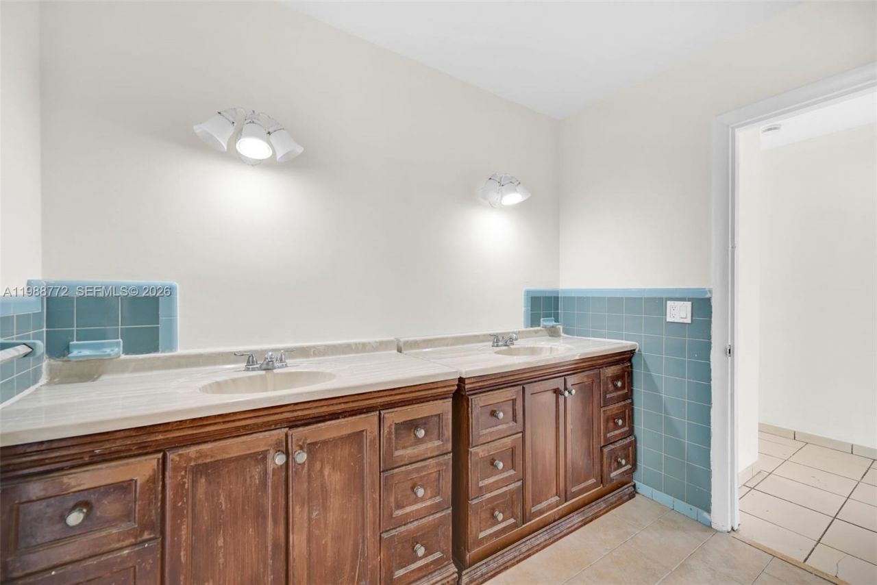 6325 W 12th Ave , Hialeah, FL 33012 Photo