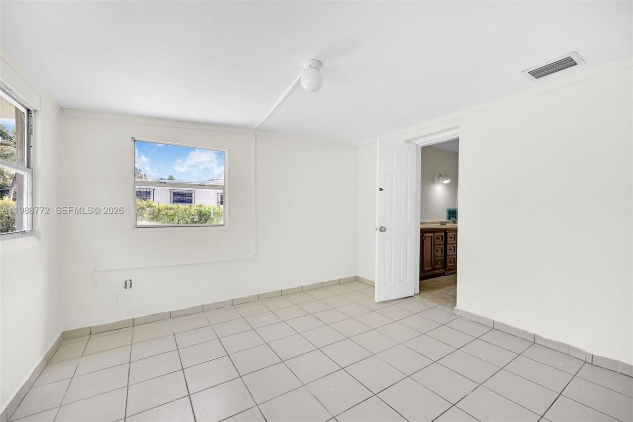 6325 W 12th Ave , Hialeah, FL 33012 Photo