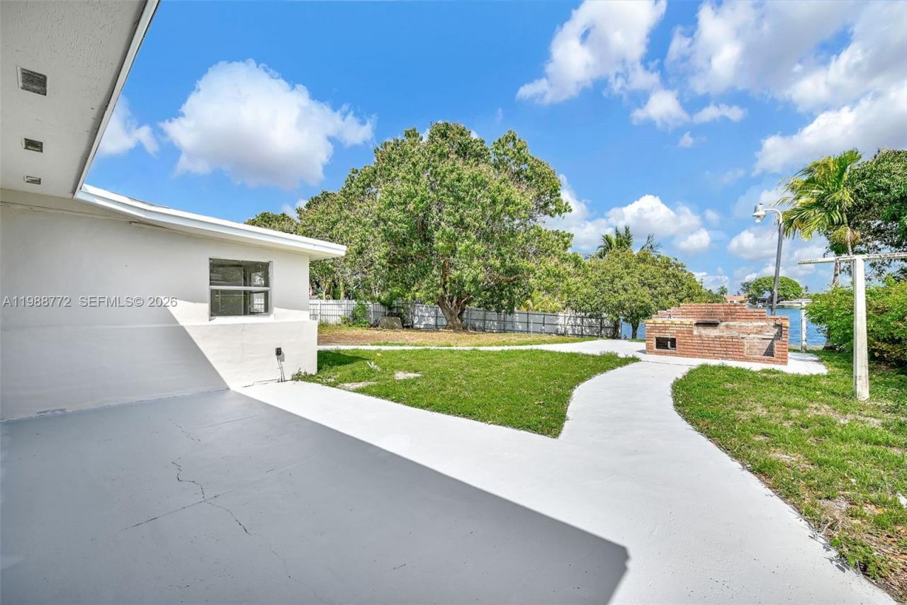 6325 W 12th Ave , Hialeah, FL 33012 Photo