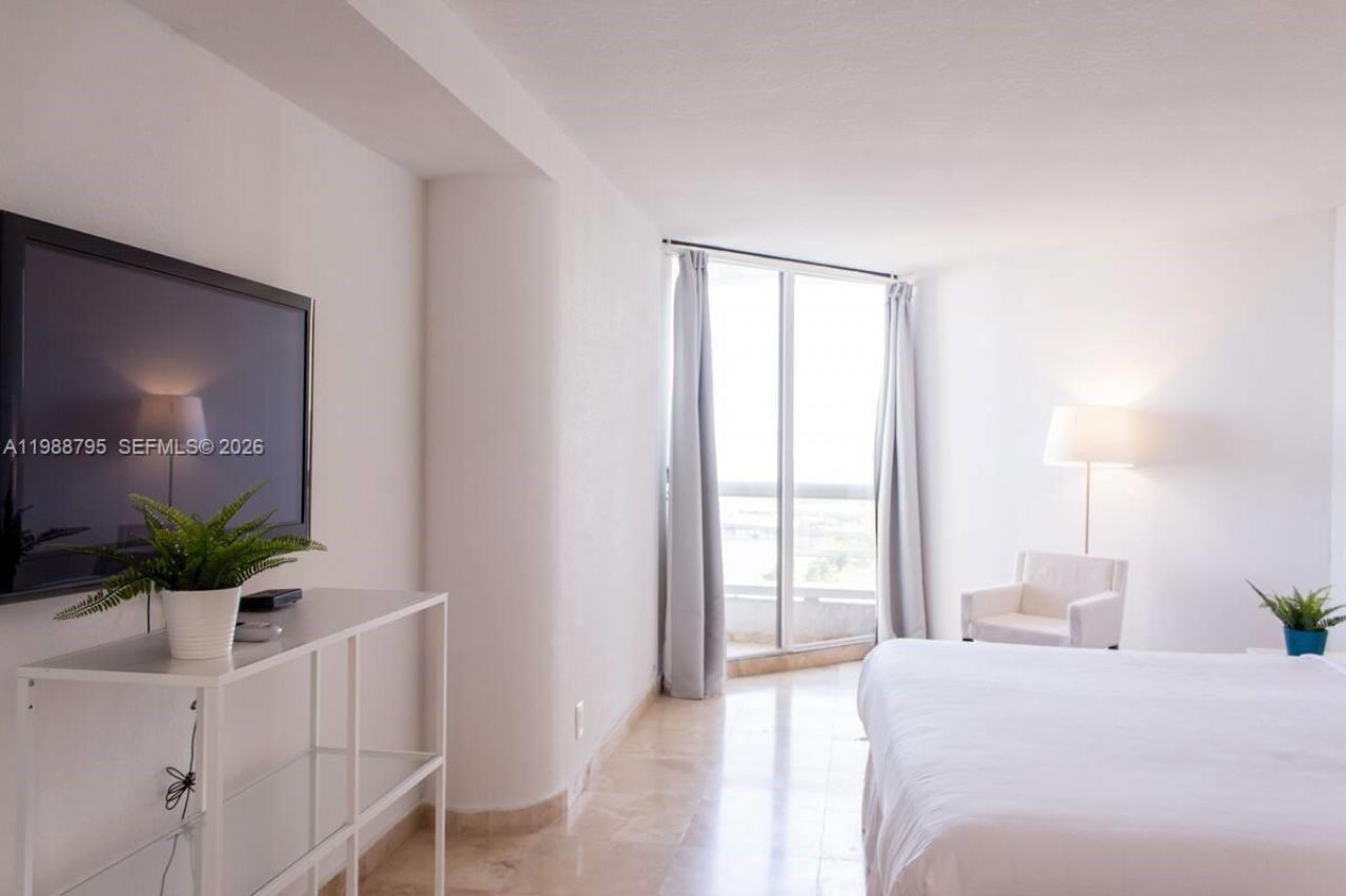 1717 N Bayshore Dr , Unit B-4141, Miami, FL 33132 Photo