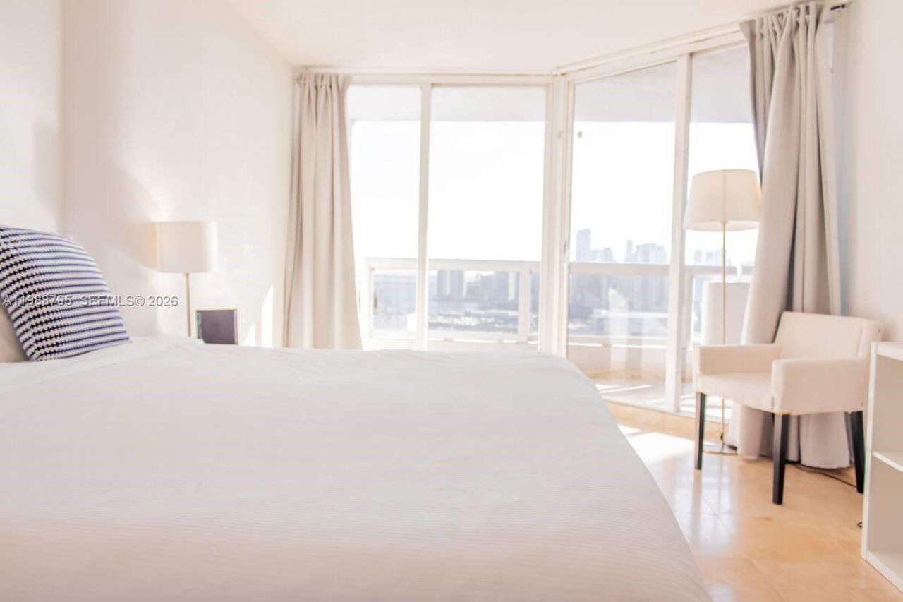 1717 N Bayshore Dr , Unit B-4141, Miami, FL 33132 Photo