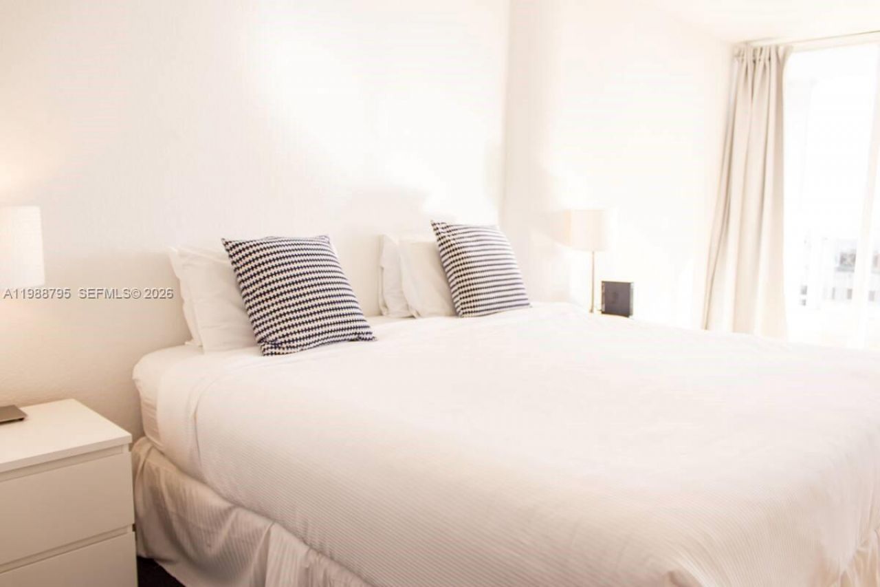 1717 N Bayshore Dr , Unit B-4141, Miami, FL 33132 Photo