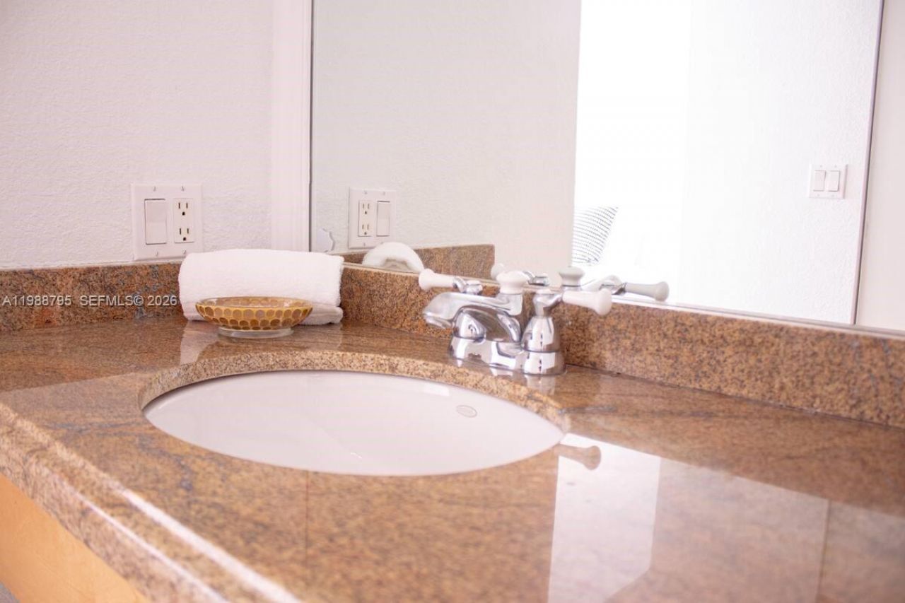 1717 N Bayshore Dr , Unit B-4141, Miami, FL 33132 Photo