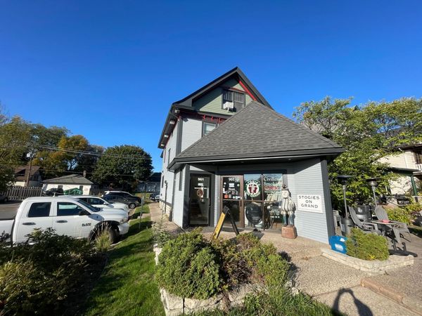 961 Grand Avenue , Saint Paul, MN 55105