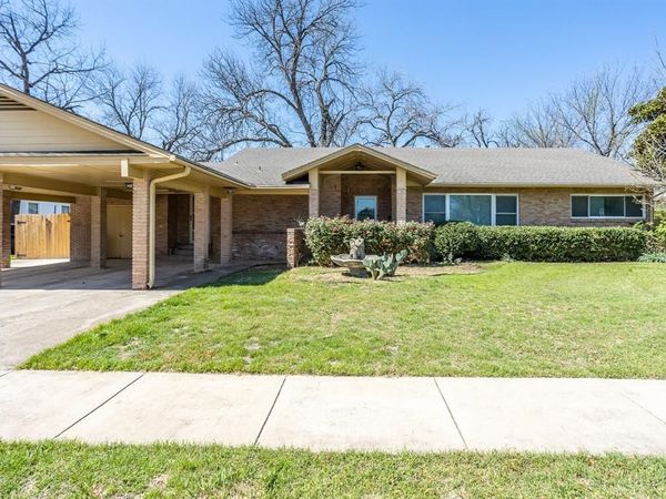 411 S CENTRE Lane, Lancaster, TX 75146