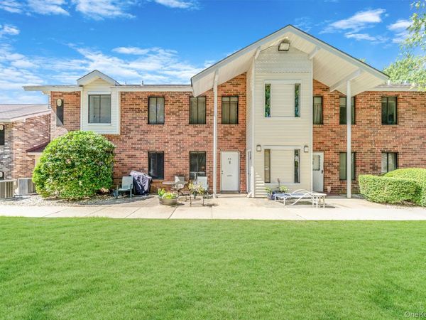 9 Kiowa Court , Unit 9, Coram, NY 11727