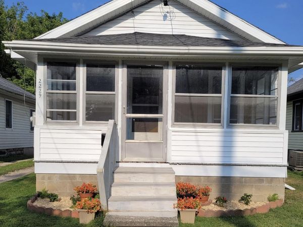 2229 Forest Avenue, Lansing, MI 48910