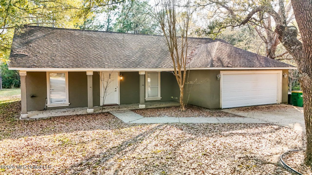 7117 Oakhurst Drive, Ocean Springs, MS 39564 Main Photo