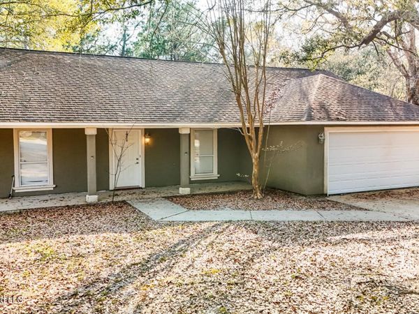 7117 Oakhurst Drive, Ocean Springs, MS 39564