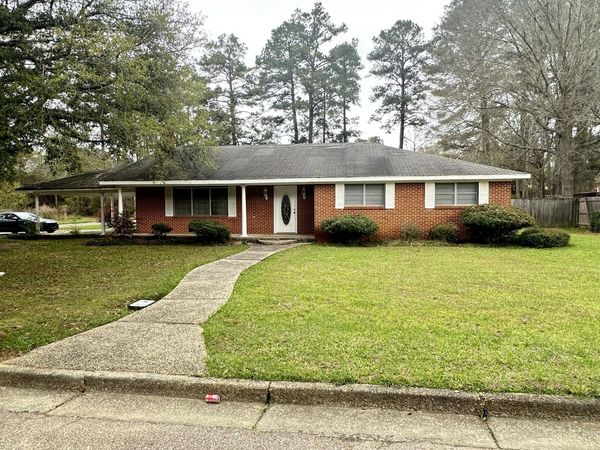 901 Sunset Cir., Columbia, MS 39429
