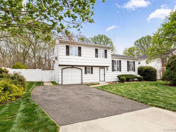 7 Mount McKinley Avenue, Farmingville, NY 11738