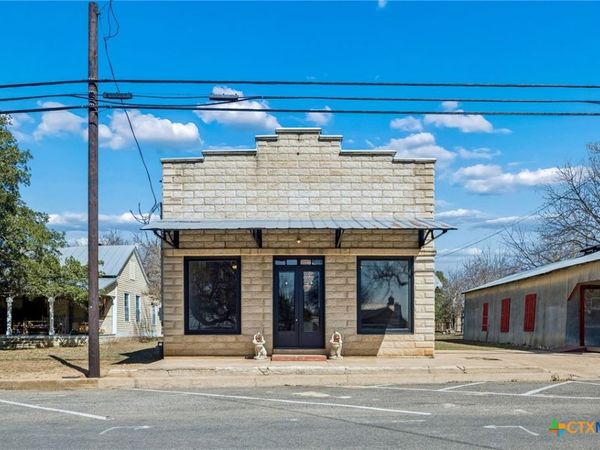 606 High Street , Comfort, TX 77318