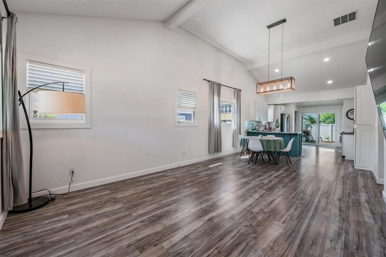 1875 Michigan Avenue Ne, Saint Petersburg, FL 33703 Photo