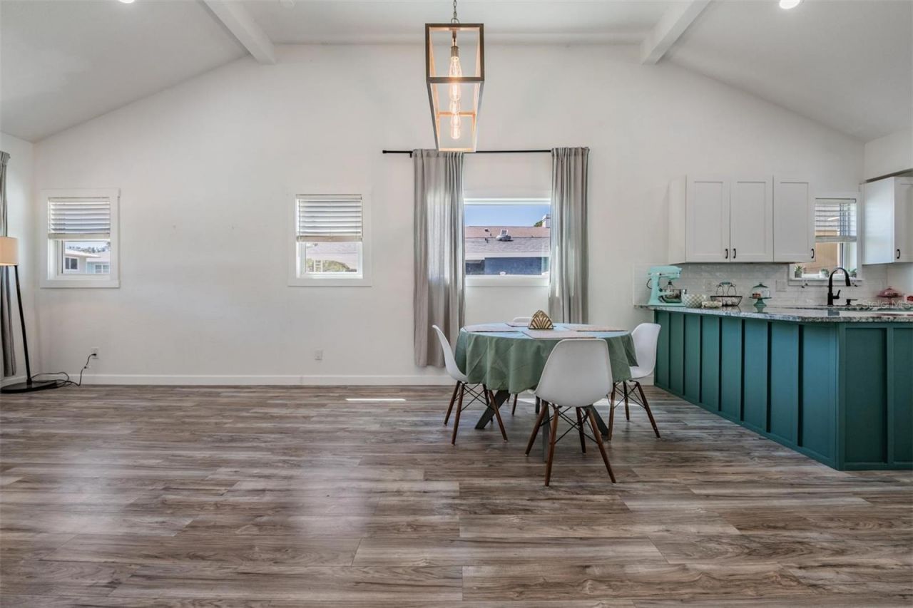 1875 Michigan Avenue Ne, Saint Petersburg, FL 33703 Photo