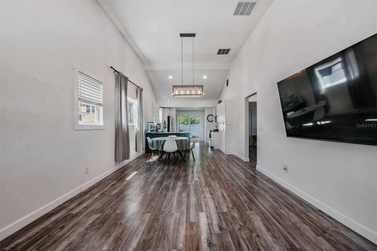 1875 Michigan Avenue Ne, Saint Petersburg, FL 33703 Photo