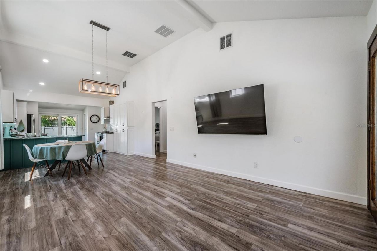 1875 Michigan Avenue Ne, Saint Petersburg, FL 33703 Photo