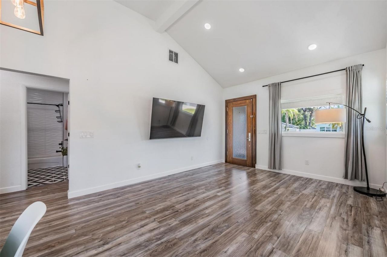 1875 Michigan Avenue Ne, Saint Petersburg, FL 33703 Photo