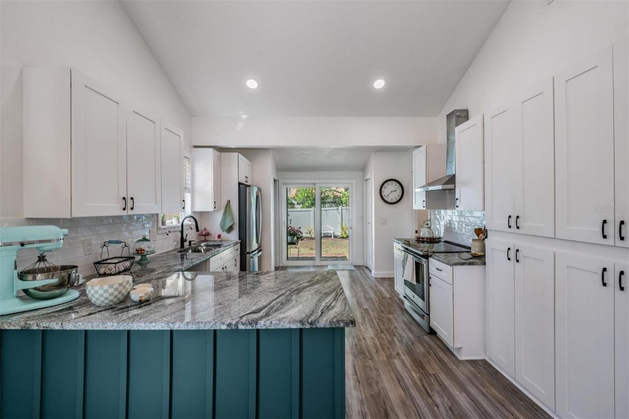 1875 Michigan Avenue Ne, Saint Petersburg, FL 33703 Photo