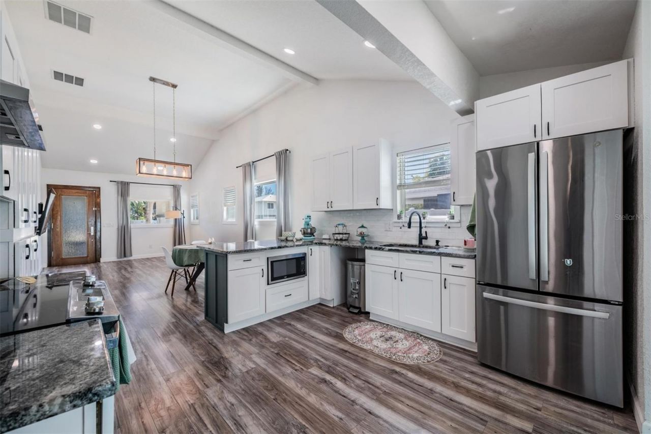 1875 Michigan Avenue Ne, Saint Petersburg, FL 33703 Photo