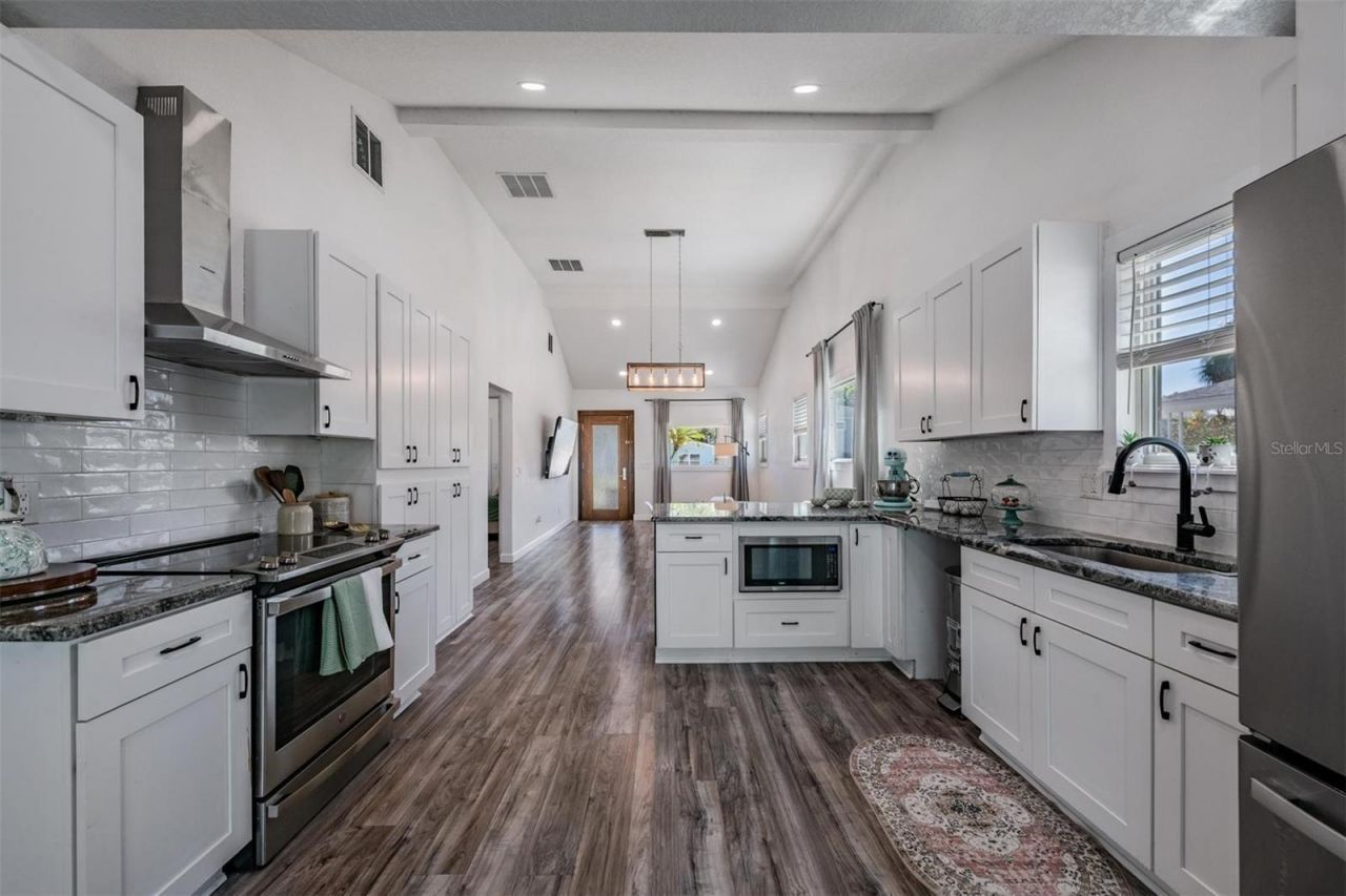 1875 Michigan Avenue Ne, Saint Petersburg, FL 33703 Photo