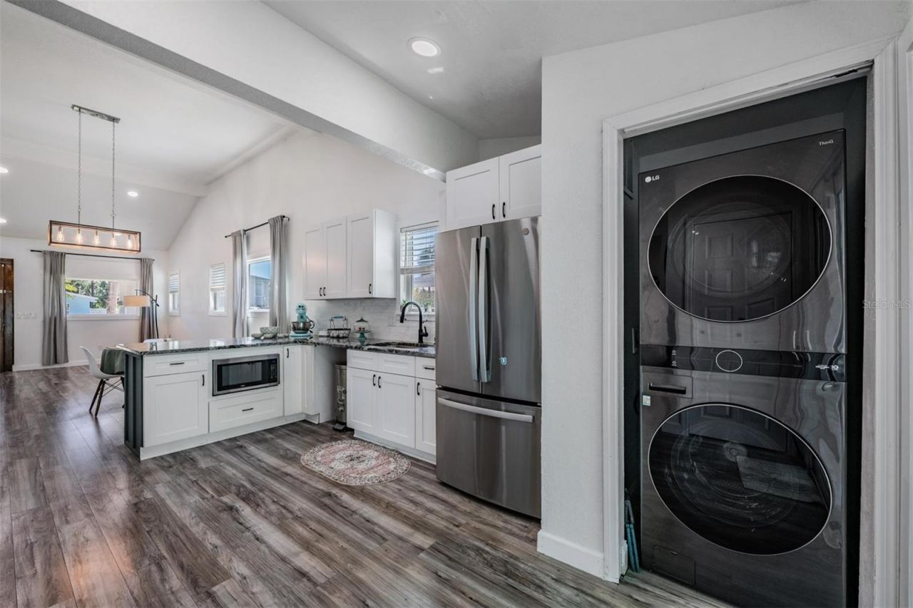 1875 Michigan Avenue Ne, Saint Petersburg, FL 33703 Photo