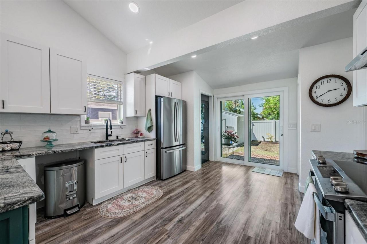 1875 Michigan Avenue Ne, Saint Petersburg, FL 33703 Photo