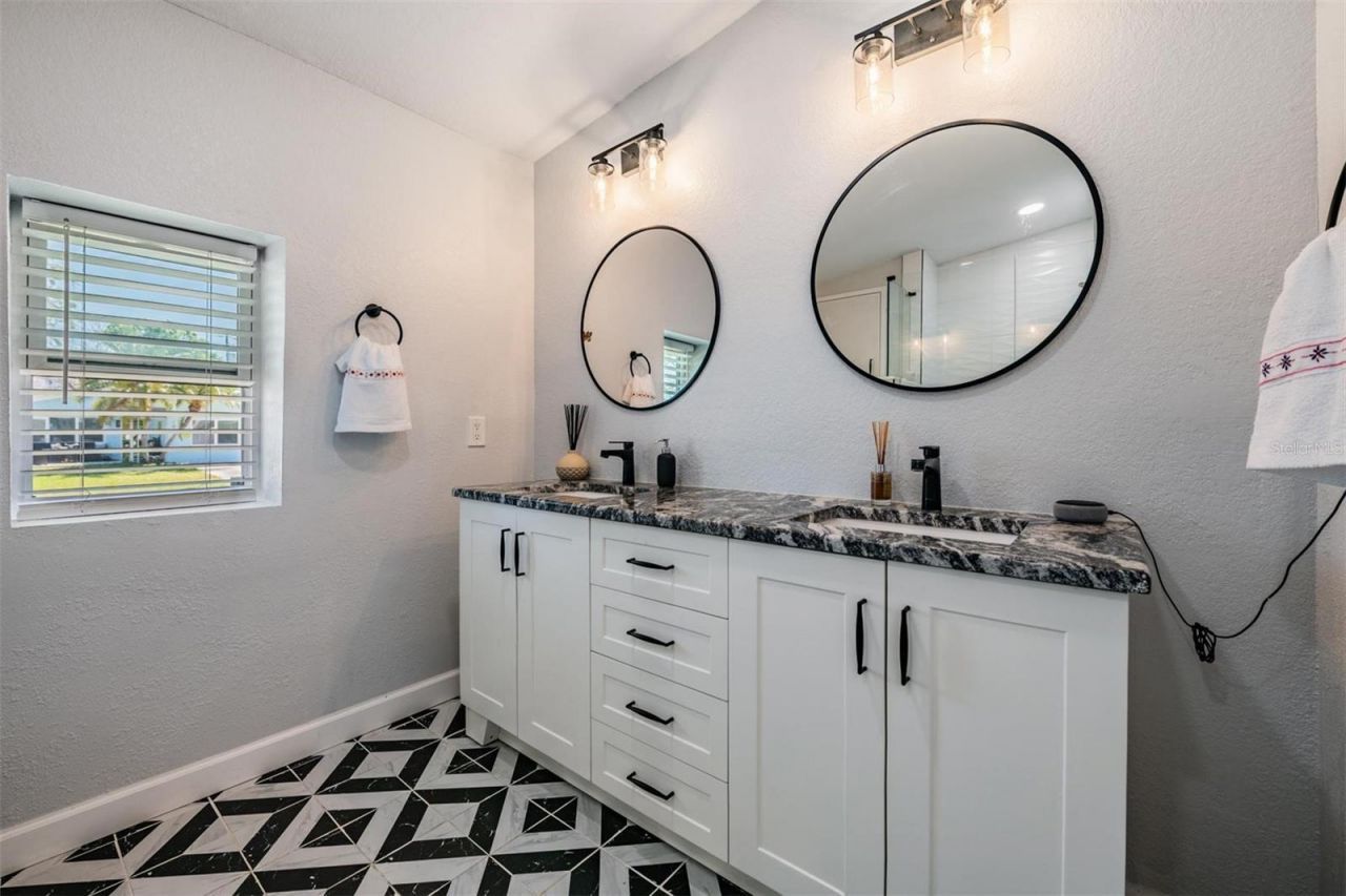 1875 Michigan Avenue Ne, Saint Petersburg, FL 33703 Photo