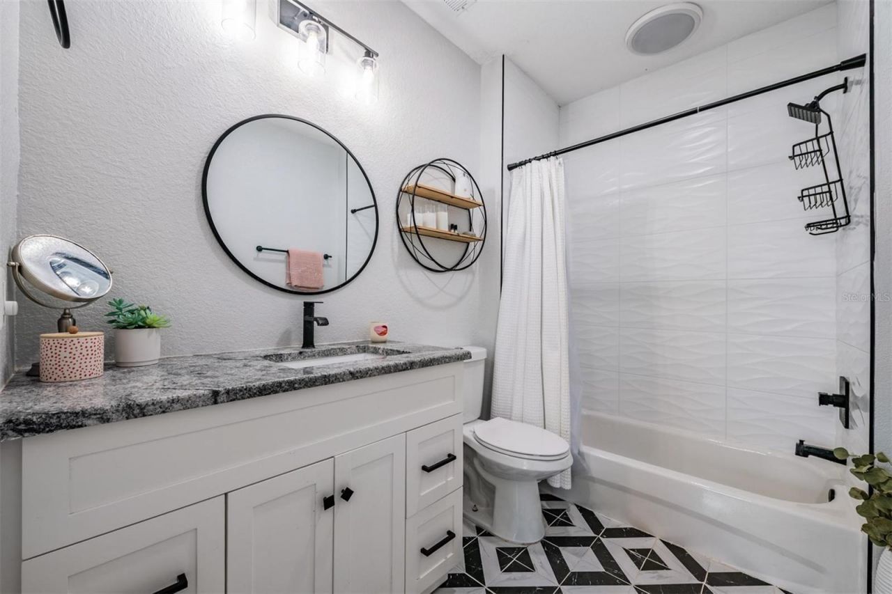 1875 Michigan Avenue Ne, Saint Petersburg, FL 33703 Photo