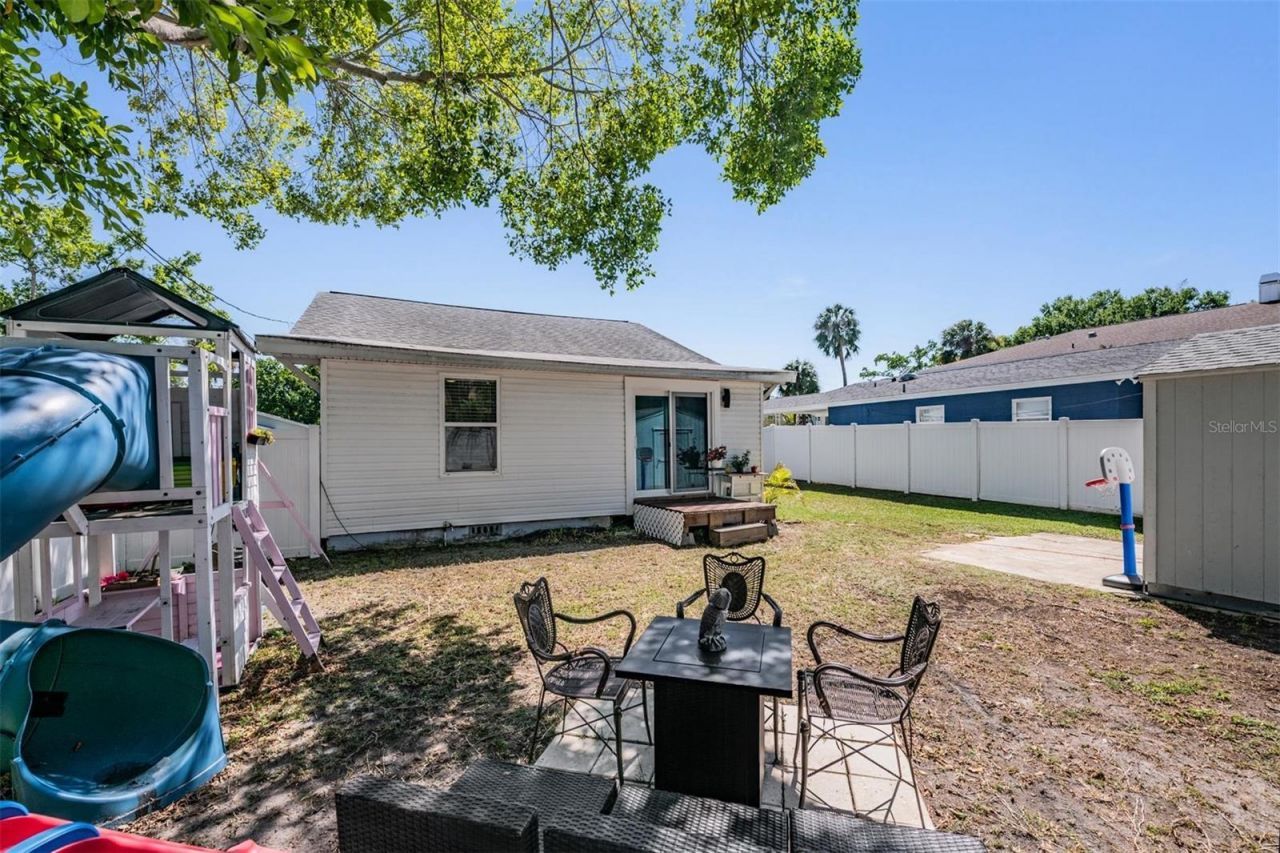 1875 Michigan Avenue Ne, Saint Petersburg, FL 33703 Photo