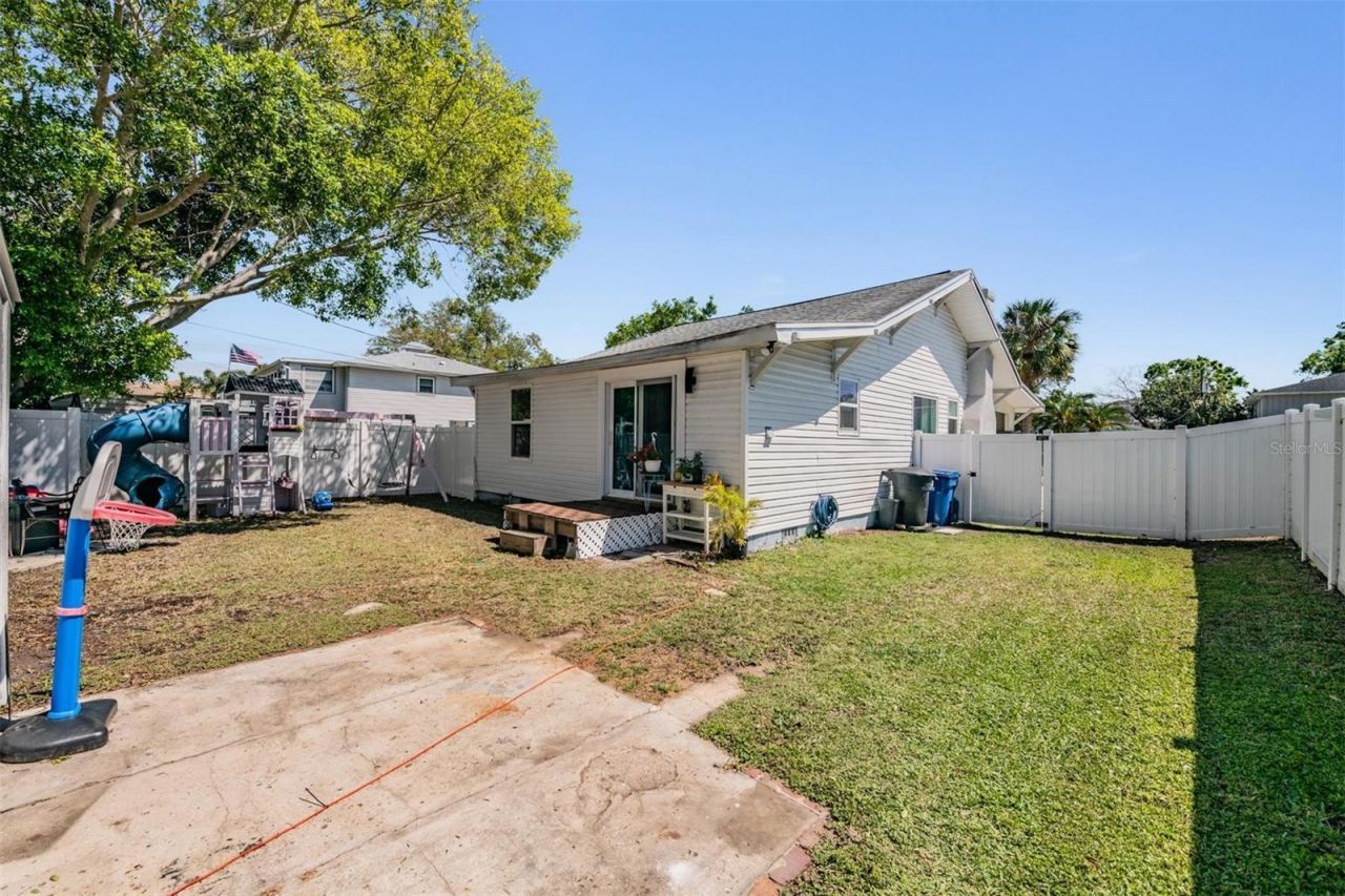 1875 Michigan Avenue Ne, Saint Petersburg, FL 33703 Photo