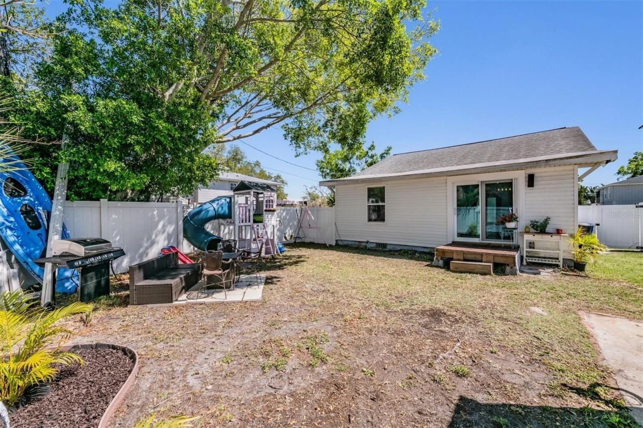 1875 Michigan Avenue Ne, Saint Petersburg, FL 33703 Photo